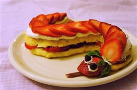 Strawberry shortcake snake (草莓蛋糕蛇)