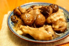 冰糖冬菇焖蹄爪