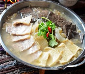 酸菜白肉锅