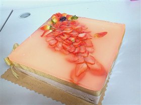 吉祥鱼草莓果冻蛋糕