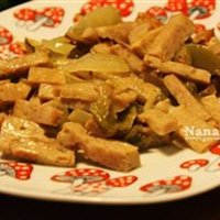 酸菜炒肉饼的做法