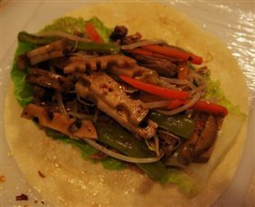香辣蔬菜牛肉卷