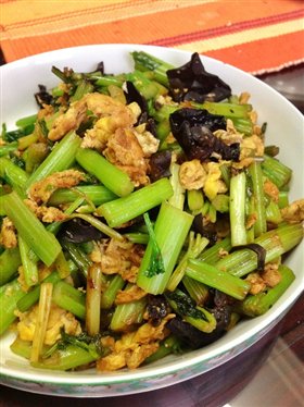 醋溜芹菜炒鸡蛋
