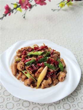 有润燥、补虚、止渴止血之功效的干煸肥肠