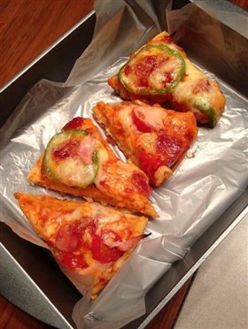 番茄青椒香肠双拼披萨pizza