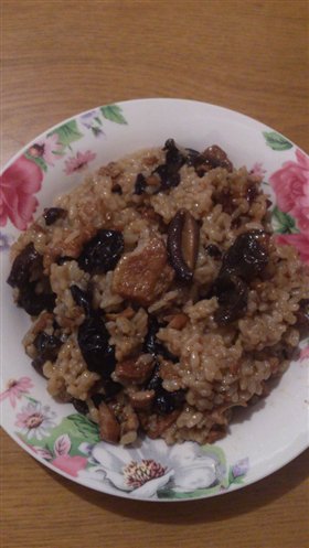 香菇木耳肉焖饭