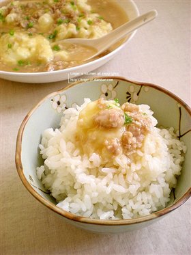 ⽴