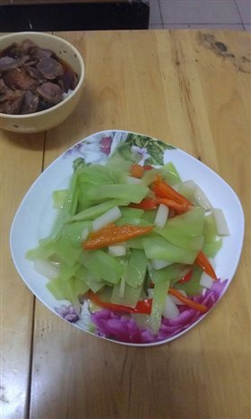 źݫ