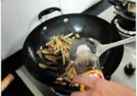 笋丝雪菜炒香干肉丝的做法 步骤4