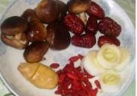 石耳炖鸡的做法 步骤1