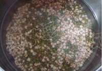 绿豆薏米芡实粥的做法 步骤2