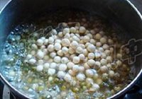 绿豆薏米芡实粥的做法 步骤3