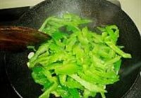 苦瓜青椒的做法 步骤7