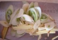 白萝卜烩虾仁的做法 步骤3