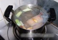蒜泥白肉白菜卷的做法 步骤2