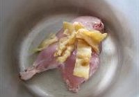 花旗参鸡汤的做法 步骤5