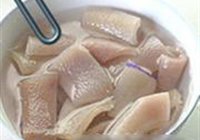 腊豆皮冻的做法 步骤2
