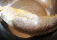 红烧黄鱼的做法 步骤2