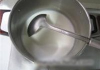 牛奶鸡蛋醪糟的做法 步骤2