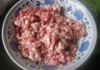 芹菜肉馅水饺的做法 步骤1