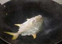 干烧平鱼的做法 步骤4