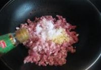 芹菜肉馅水饺的做法 步骤4