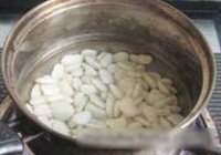 白卤瓜炒洋扁豆的做法 步骤2