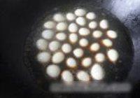 红烧鹌鹑蛋的做法 步骤3