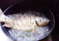 糖醋鲤鱼的做法 步骤3
