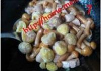 滑子蘑栗子鸡的做法 步骤7