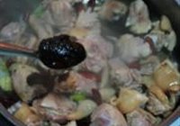 辣焖栗子鸡的做法 步骤9