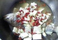 黄鱼炖豆腐的做法 步骤5