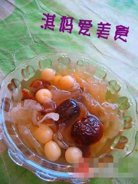 银耳莲子红枣汤