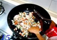 虾球鸡粒炒饭的做法 步骤15