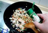 虾球鸡粒炒饭的做法 步骤13