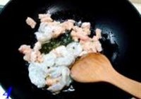 虾球鸡粒炒饭的做法 步骤4