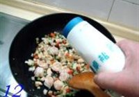 虾球鸡粒炒饭的做法 步骤12