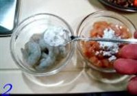虾球鸡粒炒饭的做法 步骤2