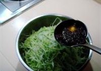 椒油拌萝卜丝的做法 步骤4