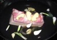 蒜泥白肉的做法 步骤2