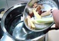 葱油白斩鸡的做法 步骤1