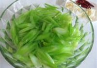 凉拌西芹的做法 步骤3