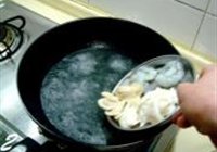 海鲜时蔬豆腐煲的做法 步骤2
