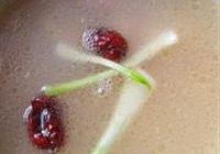 田七炖鸡的做法 步骤6