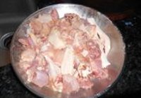 啫啫滑鸡煲的做法 步骤1