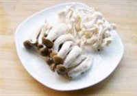 凉拌双菇的做法 步骤3