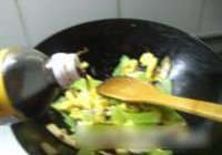 素炒鸡蛋香干莴笋的做法 步骤7