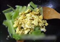 素炒鸡蛋香干莴笋的做法 步骤6