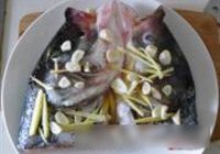 剁椒鱼头的做法 步骤3