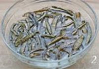 黄金海茸拌西芹的做法 步骤2